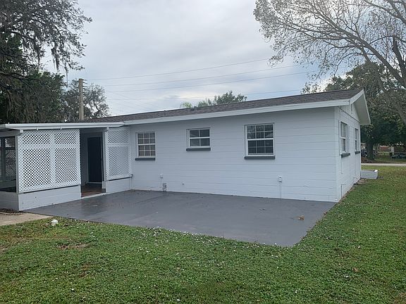 3rd image of 1300 Oakwood Dr