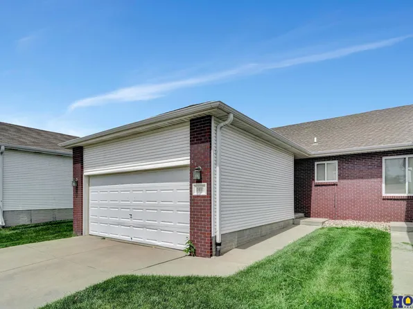 2450 City View Ct, Lincoln, NE 68521