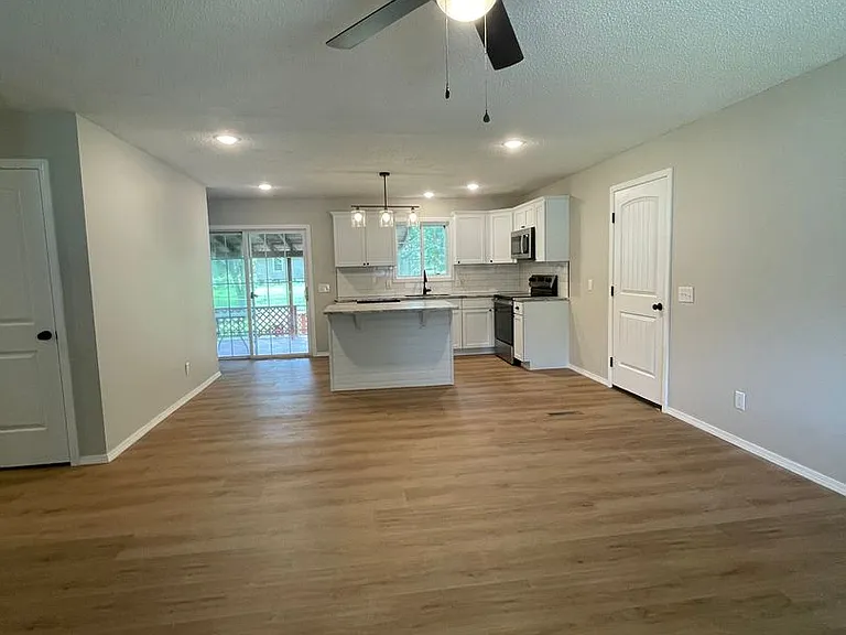 125 N Fairwood Ave — Photo 2