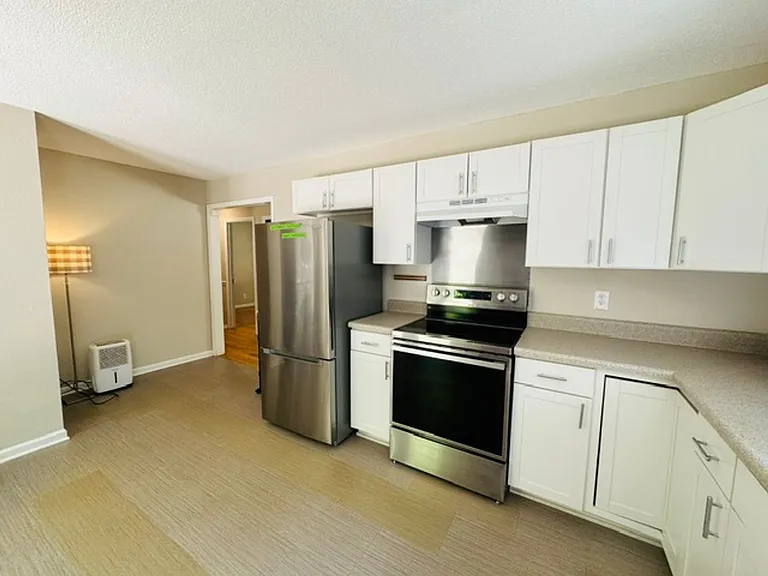107 Hillbrook Ct — Photo 4
