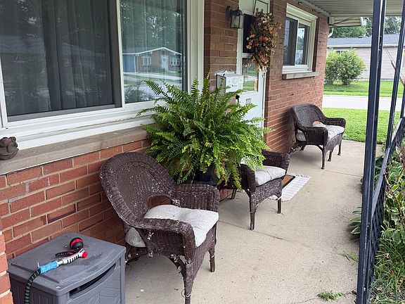 2nd image of 2221 Lynnwood Dr