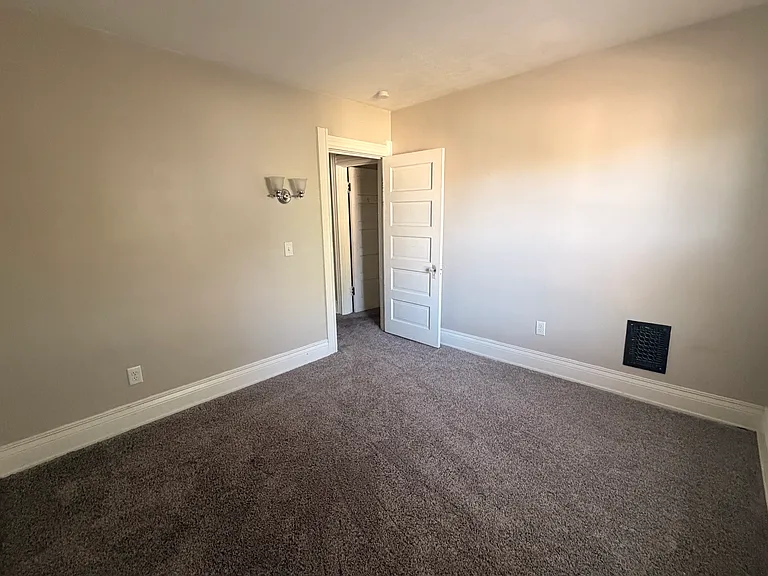 121 Machen St — Photo 15
