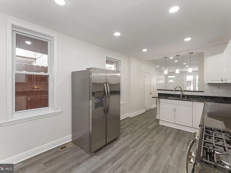5426 Webster St — Photo 15