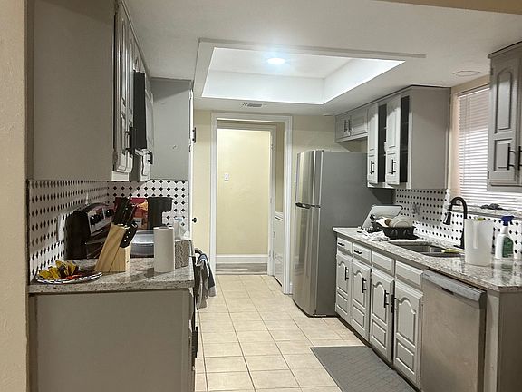 5th image of 1230 Elsmere Dr