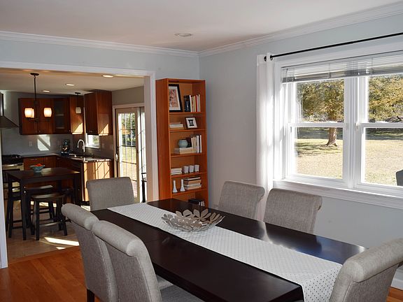 4th image of 583 Brookside Dr