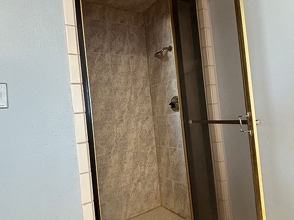 4th image of 14112 Grand Ave NE