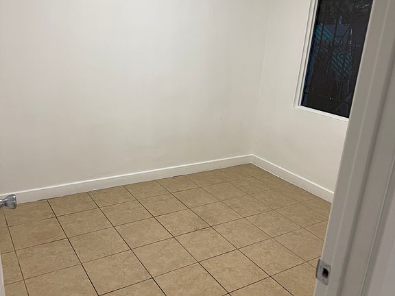 3rd image of 219 W 70th St