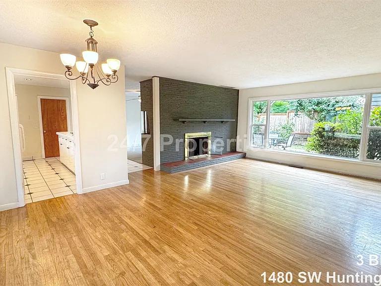 1480 SW Huntington Ave — Photo 2