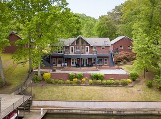 396 Weinbaum Ln, Muscle Shoals, AL 35661