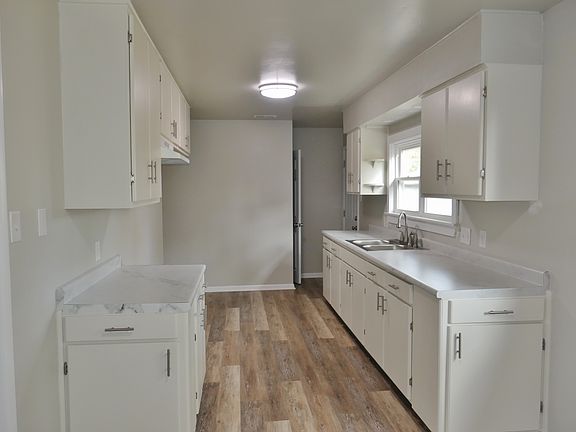5th image of 4805 Camden St