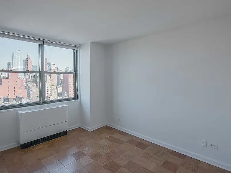 240 E 27th St #4N — Photo 26