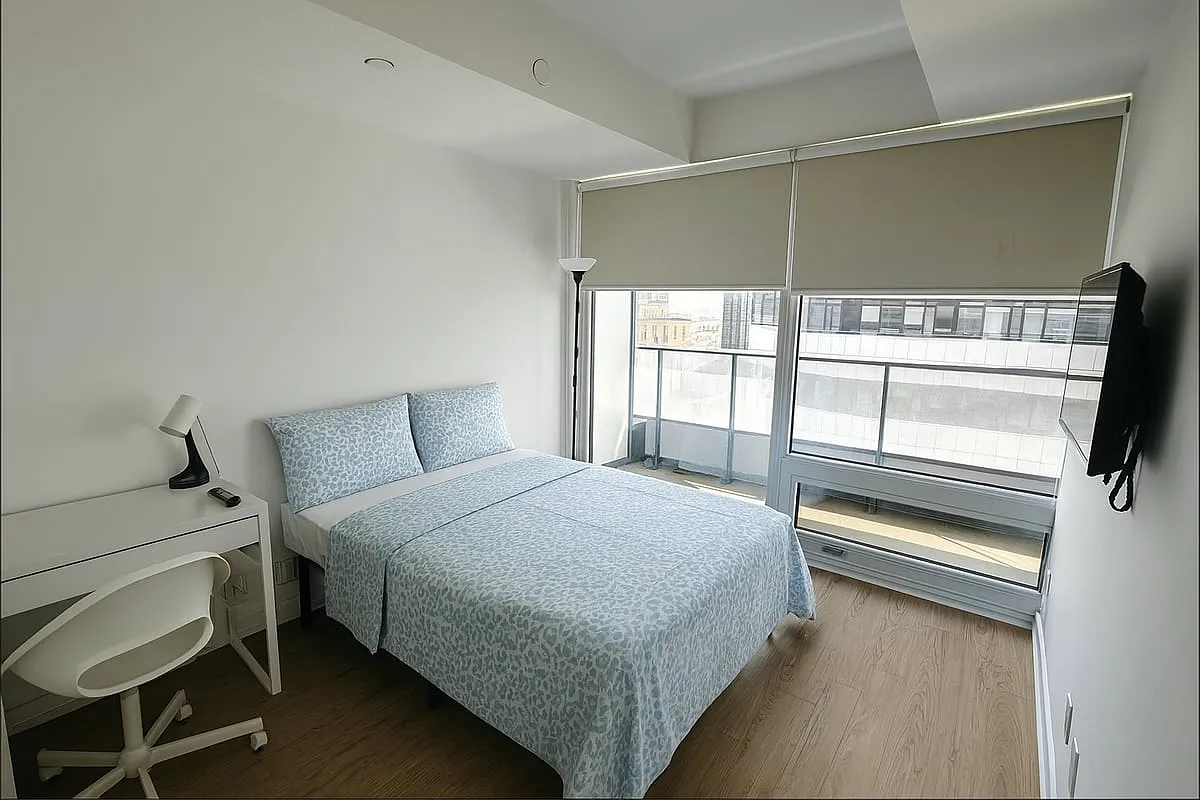 Master Room - Church St & Wood St — Photo 1