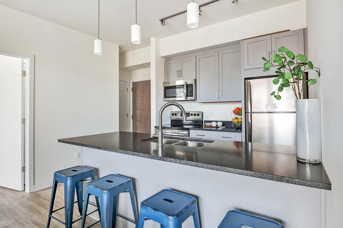 Building Photo - 1312 Bainbridge St #202