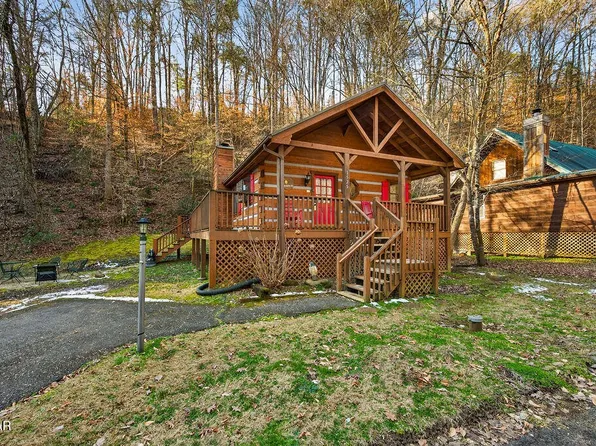 1525 Walt Price Rd, Sevierville, TN 37876
