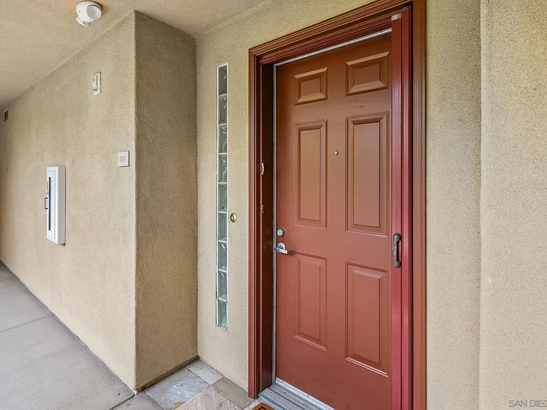 301 W G St #307 — Photo 37