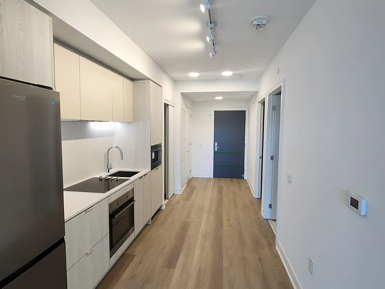 86 Dundas St E #407 — Photo 1