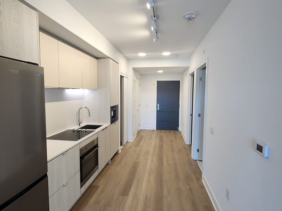 1st image of 86 Dundas St E #407