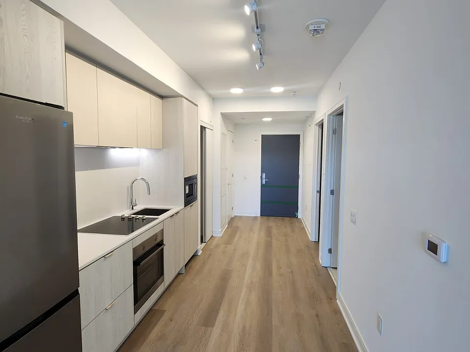 86 Dundas St E #407
