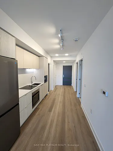 86 Dundas St E Photo 1