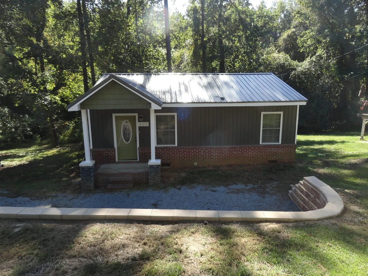 2 bedroom house! — Photo 1