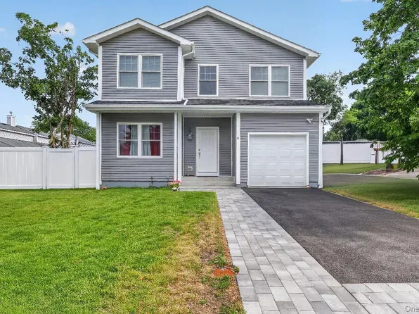 9 Okane Street, Central Islip, NY 11722