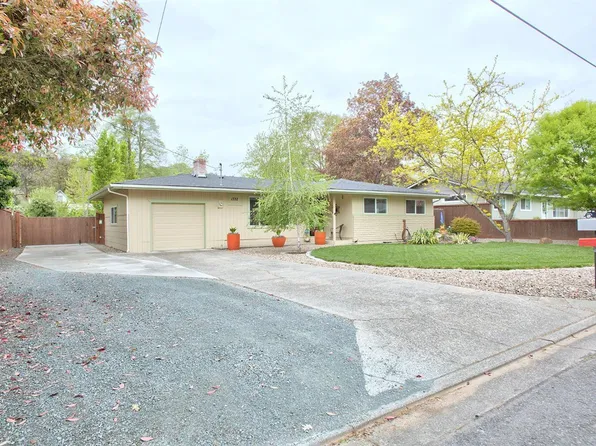 1332 NW Gilbert Way, Grants Pass, OR 97526