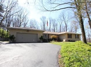 1964 Burnham Ln, Dayton, OH 45429