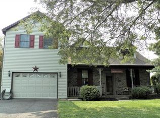 2084 Tollgate Rd, Palm, PA 18070