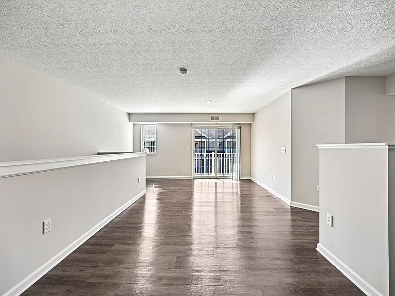 Latham Apartments — Photo 25