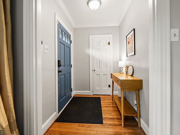 4th image of 14 Lombardy Ln
