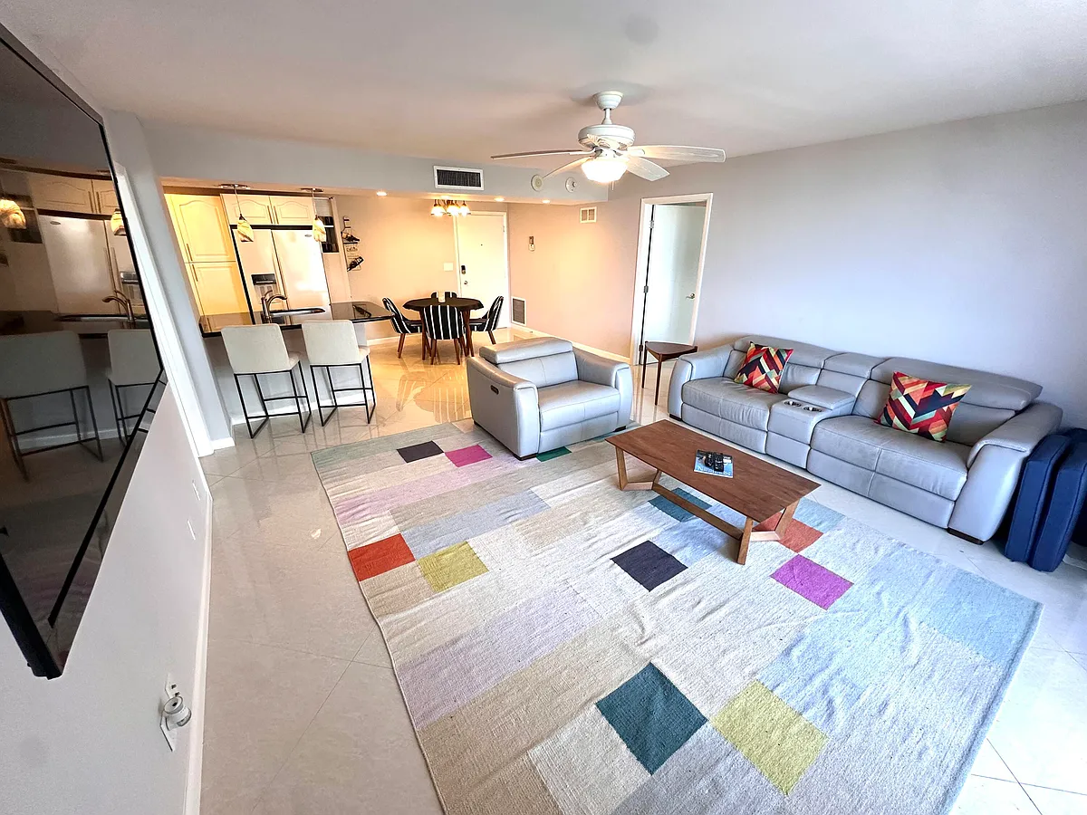 Building Photo - 1 Las Olas Cir #313