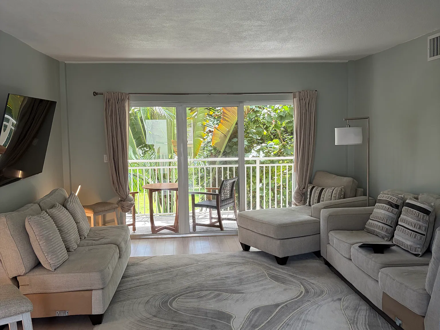 1 bed, 702 sqft, $3,500 — Photo 2