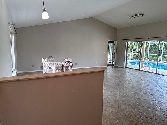 3rd image of 685 Hernando Dr