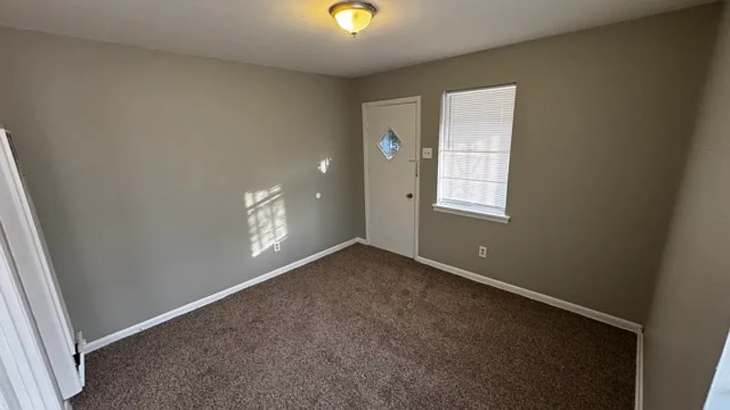2 bed, 1.0 bath, 625 sqft, $695 — Photo 2