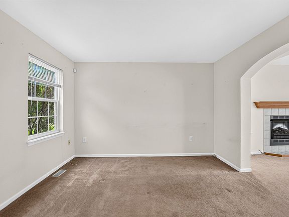 5th image of 1008 Saint Clair Blvd