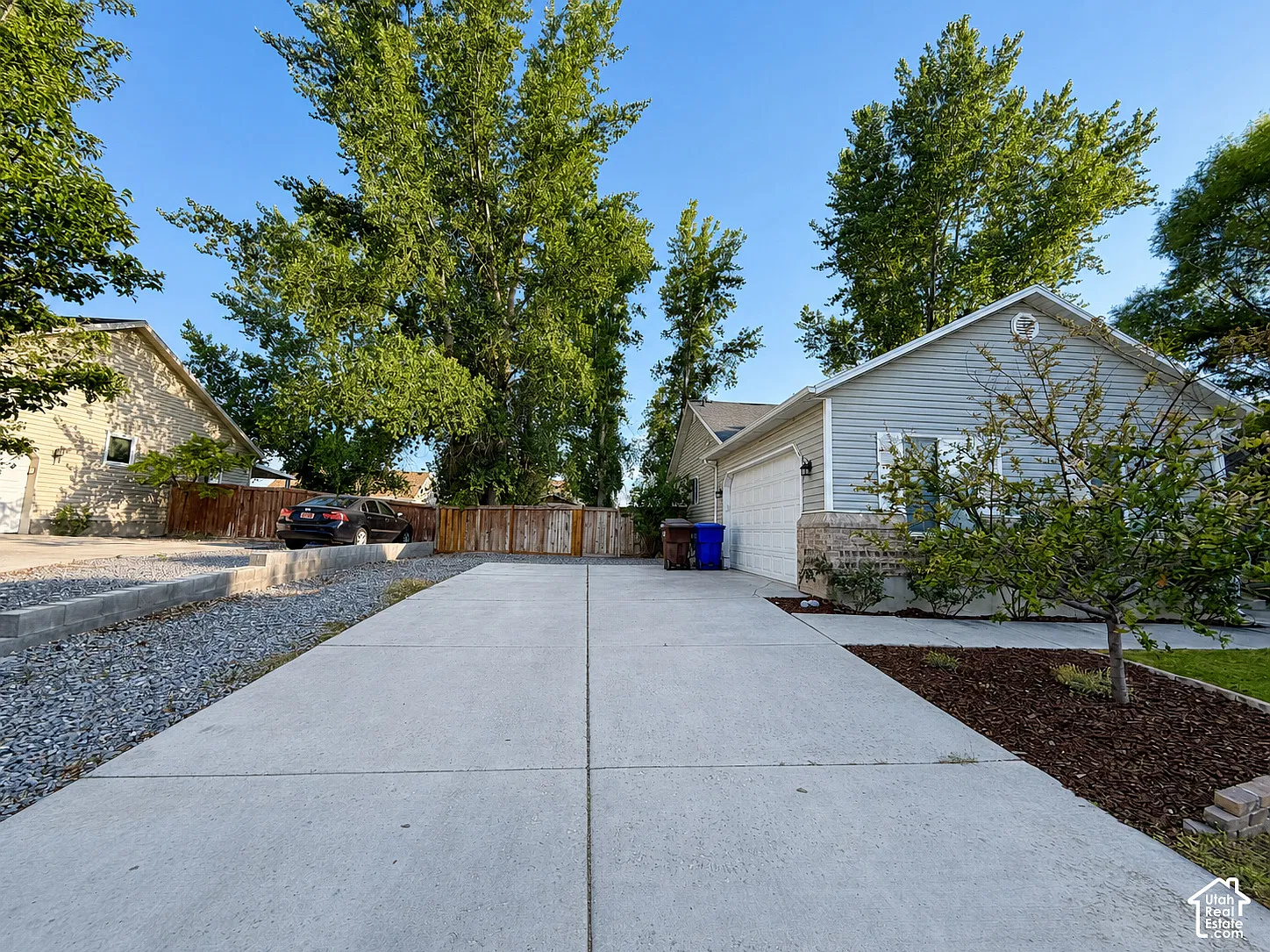 3 bed, 1261 sqft, $2,000 — Photo 2