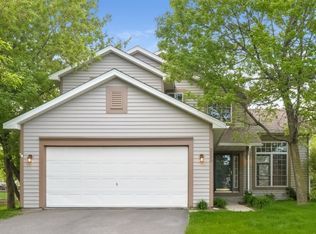 3250 Meadow Brook Dr, Woodbury, MN 55125
