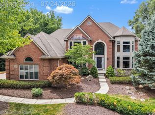 21778 Picadilly Cir, Novi, MI 48375