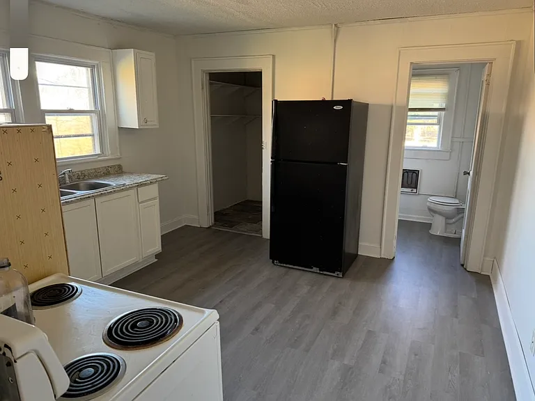 895 Baldwin Ave #3 — Photo 4