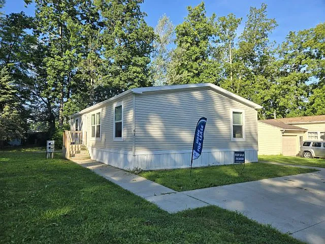 3 bed, 2.0 bath, 1120 sqft, $2,050 — Photo 1