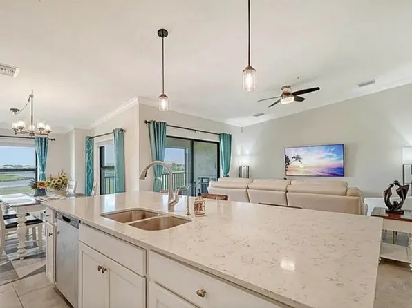 5674 Palmer Cir #204, Bradenton, FL 34211