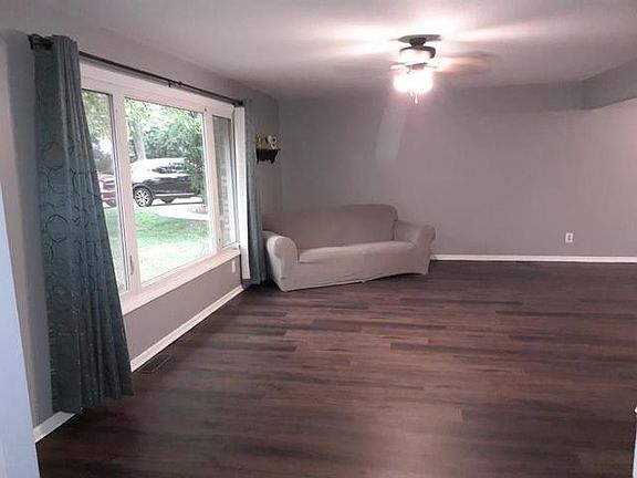 3rd image of 741 Woodstock Ln