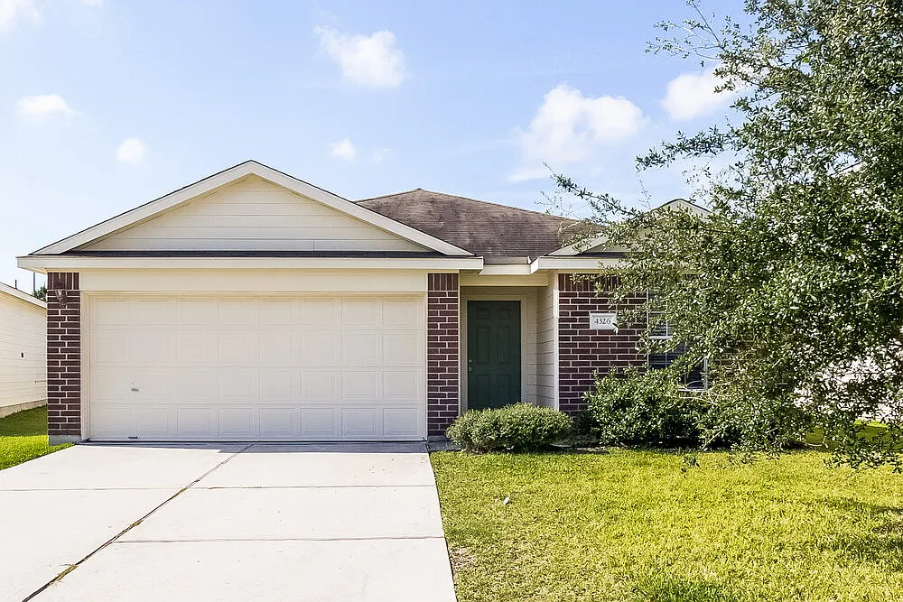 3 bed, 2.0 bath, 1410 sqft, $1,745 — Photo 1