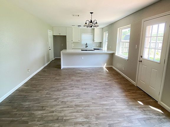 4th image of 3427 Roseberry Dr
