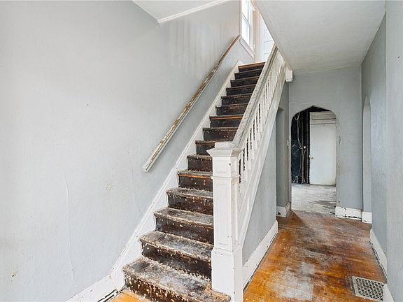 3rd image of 1600 Alverado Ave