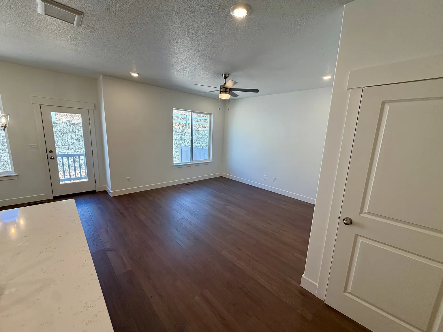4 bed, 2412 sqft, $2,175 — Photo 4