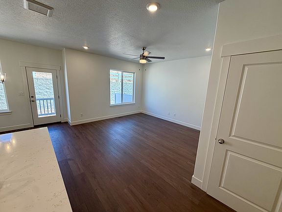 4th image of 5323 S Acacia Dr