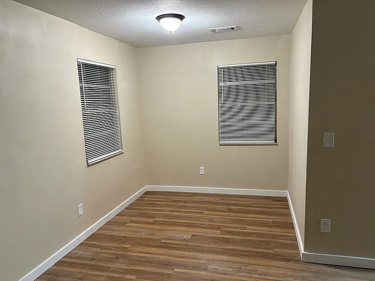 537 Lime St #B — Photo 4