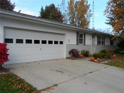 2nd image of 605 Pioneer Ave