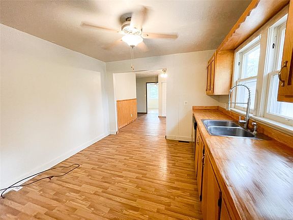 3rd image of 501 S Pershing Ave